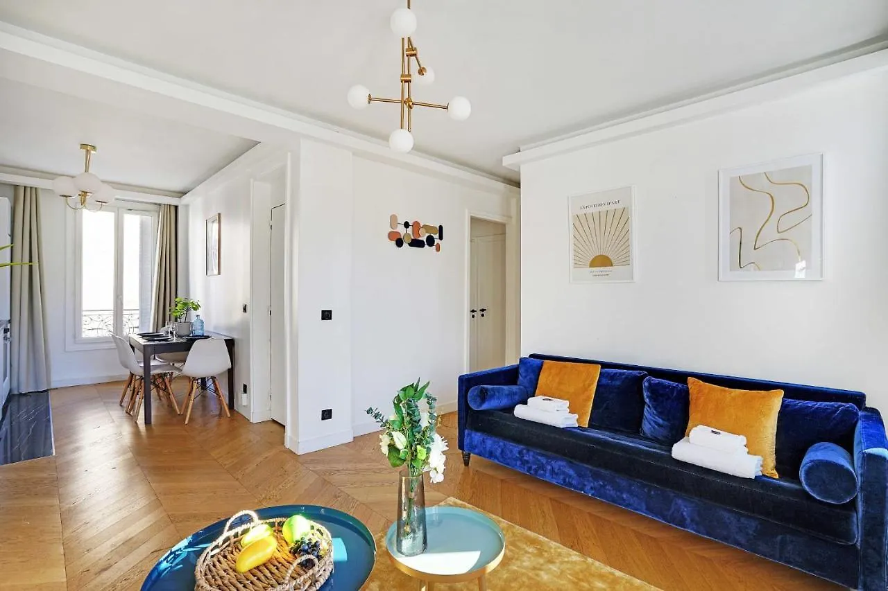 Chic And Cozy Apartment In The Heart Of Paris France